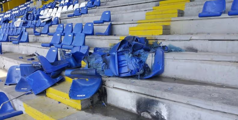 fk-zeljeznicar-tribine-posle-vjecitog-derbija