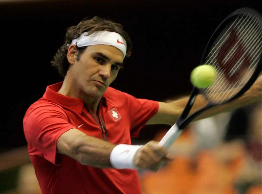 rodzer-federer-reket-loptica-udarac