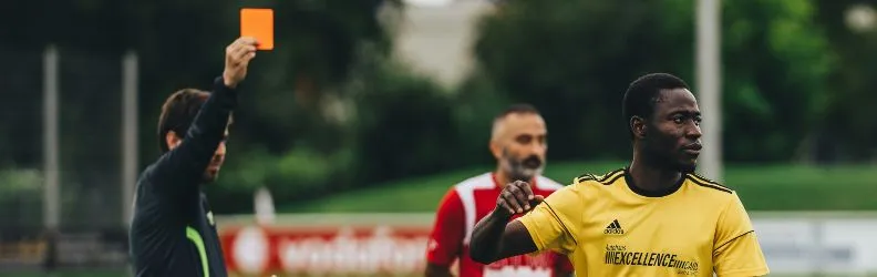 Što su i kako su nastali sudački kartoni u nogometu?